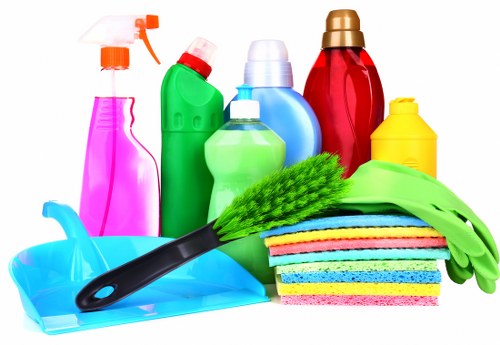 Bedroom mattress cleaning with vacuuming and fresh bedding